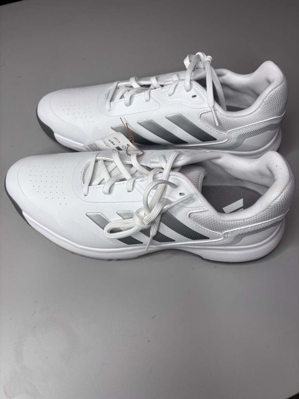 adidas Men's Traxion Response Spikeless Golf Shoe, Ftwr White/Silver Met